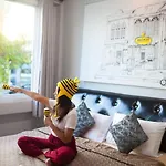 Beehive Phuket Old Town Hostel